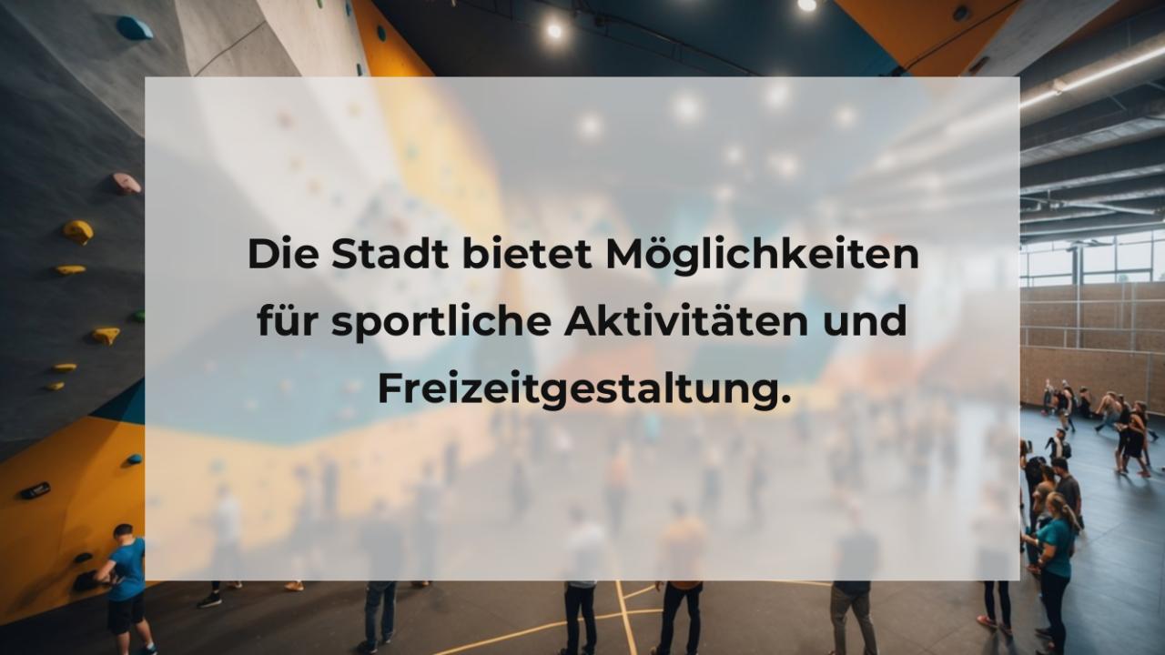 Die Stadt bietet Möglichkeiten für sportliche Aktivitäten und Freizeitgestaltung.